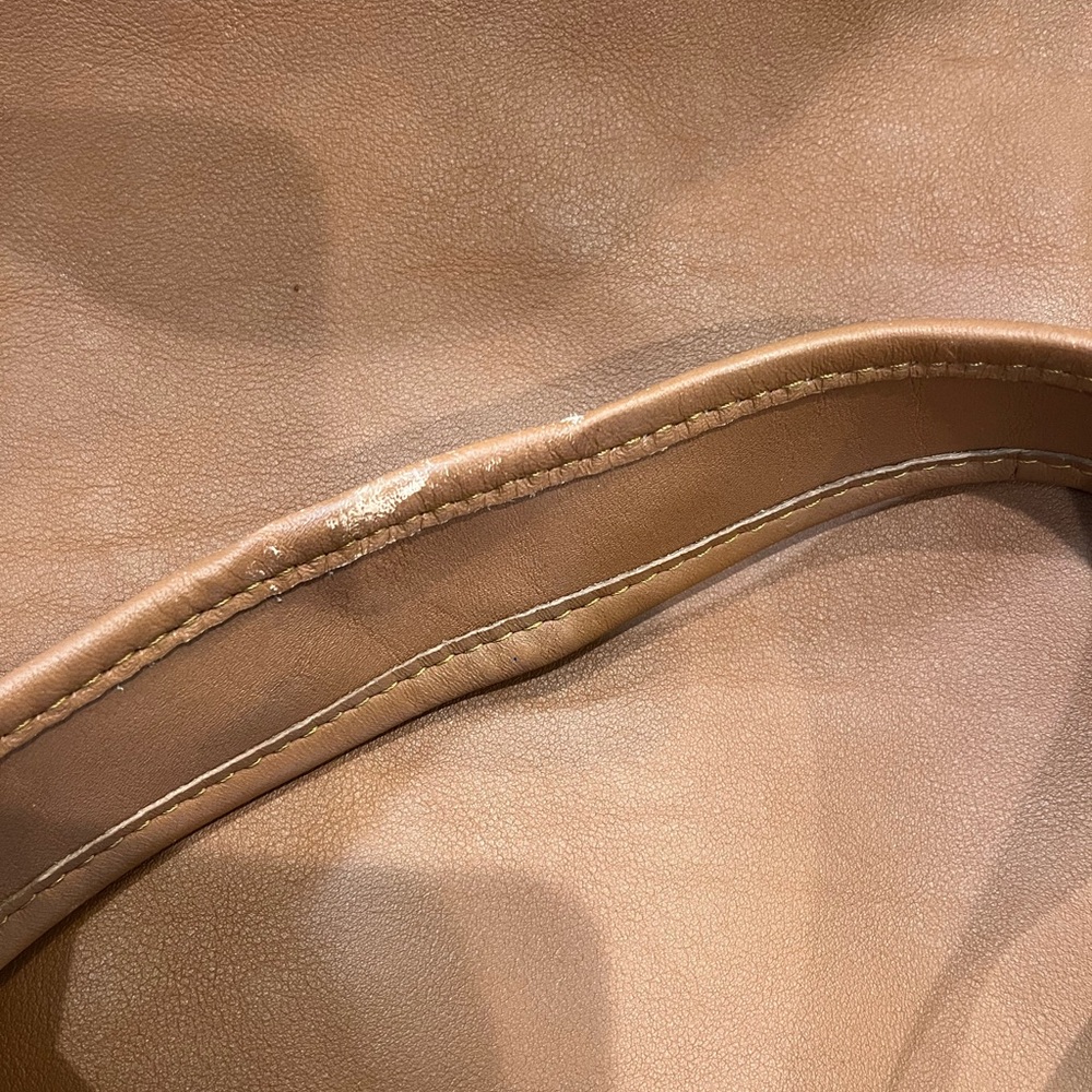 Elegant Brown Leather Shoulder Bag - Picture 8 of 12